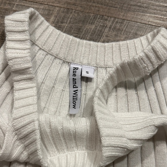 Rue and Willow Elegant White Ribbed sweater halter Top Size Small - Picture 6 of 7